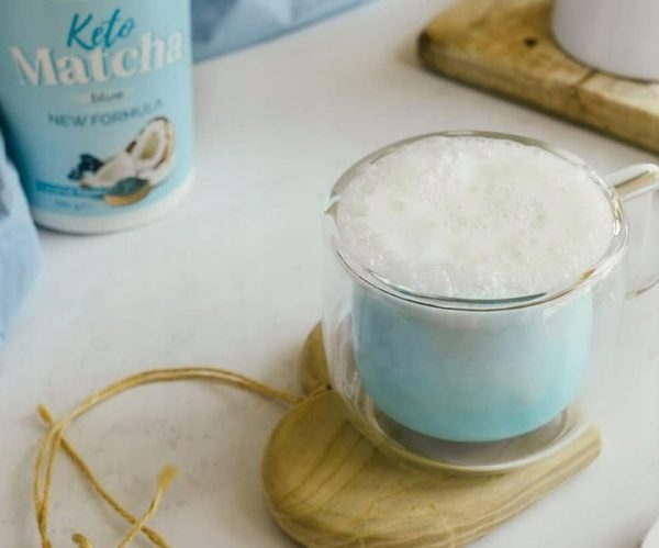 Keto Matcha Blue - dieta ketogeniczna, odchudzanie, kokos, zielona herbata, niebieska herbata, MCT, l-teanina, błonnik pokarmowy, redukuje masę ciała, metabolizm, energia, antyoksydant, kondycja